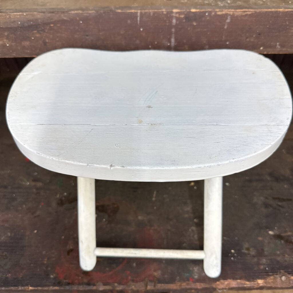 FOLDING STOOL