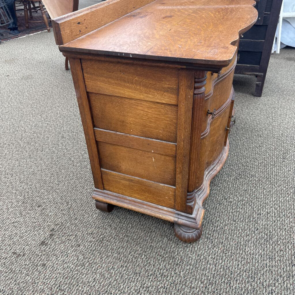 OAK DRESSER
