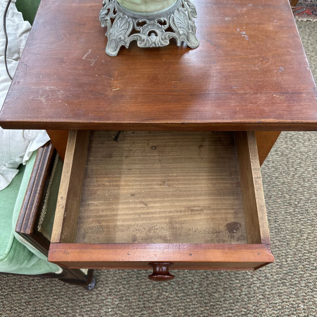 SIDE/END TABLE