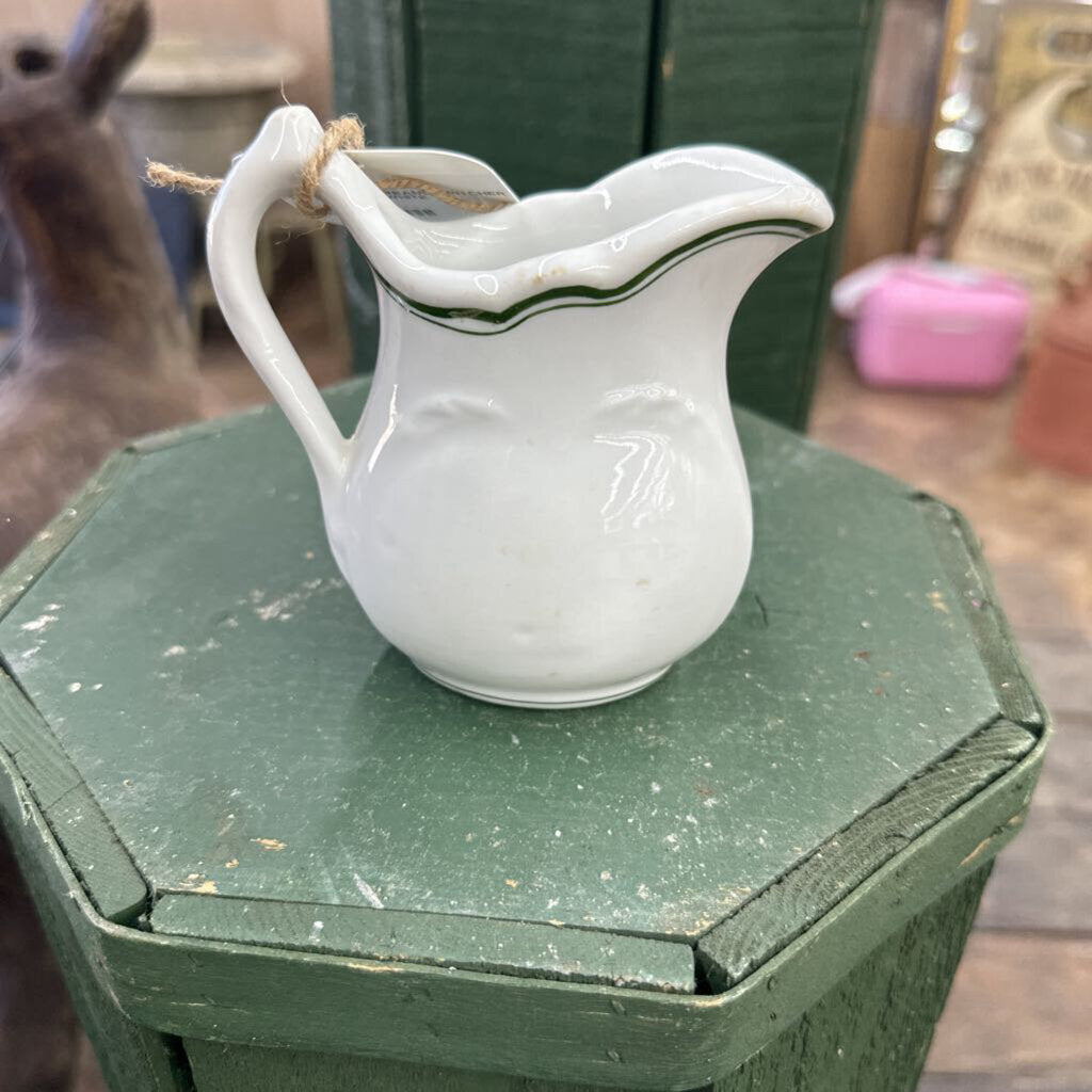 INDIVIDUAL CREAMER PITCHER