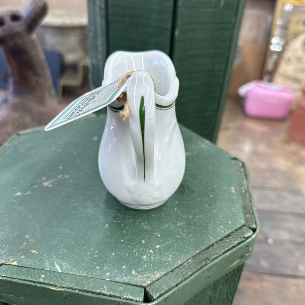 INDIVIDUAL CREAMER PITCHER