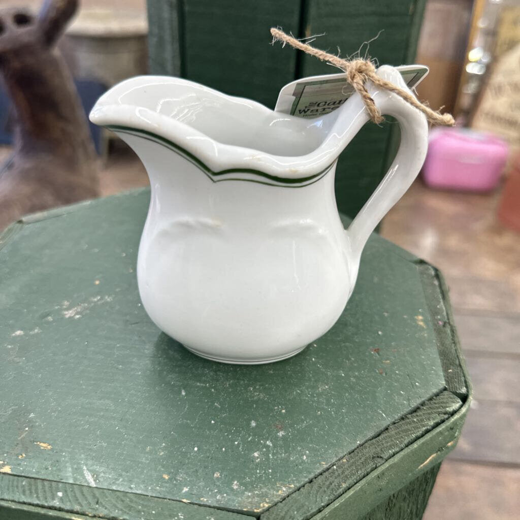 INDIVIDUAL CREAMER PITCHER