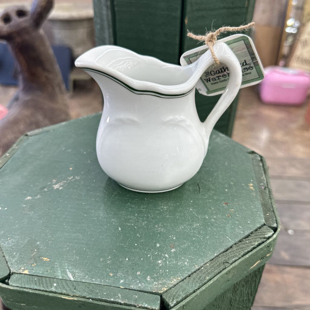 INDIVIDUAL CREAMER PITCHER