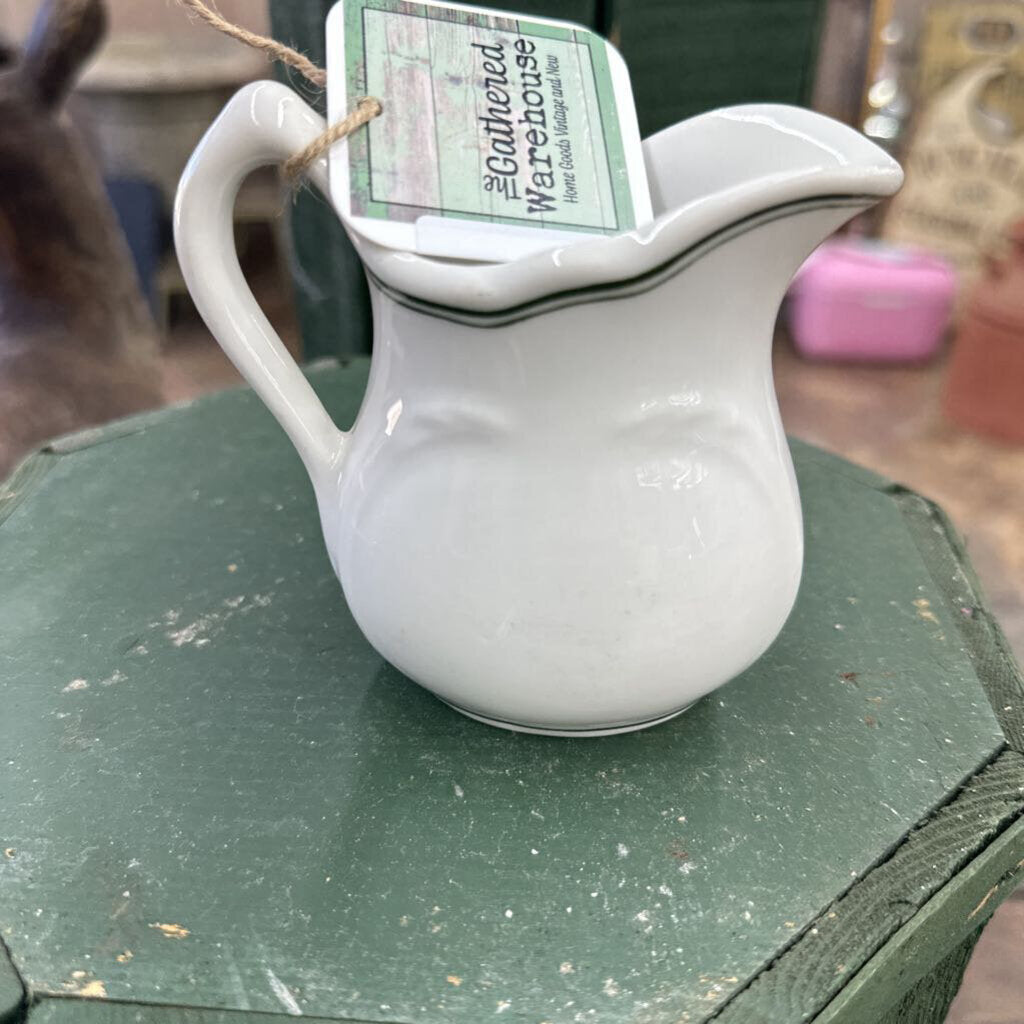 INDIVIDUAL CREAMER PITCHER