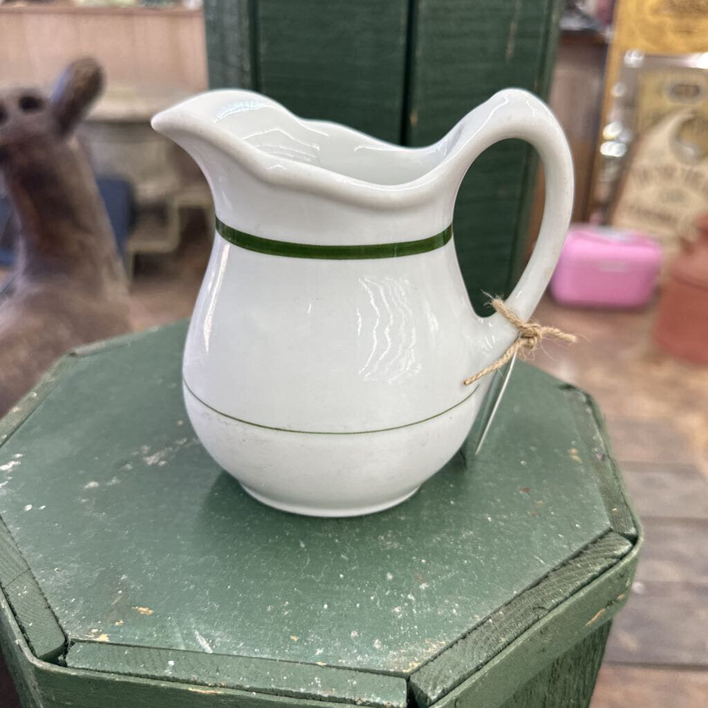 INDIVIDUAL CREAMER PITCHER