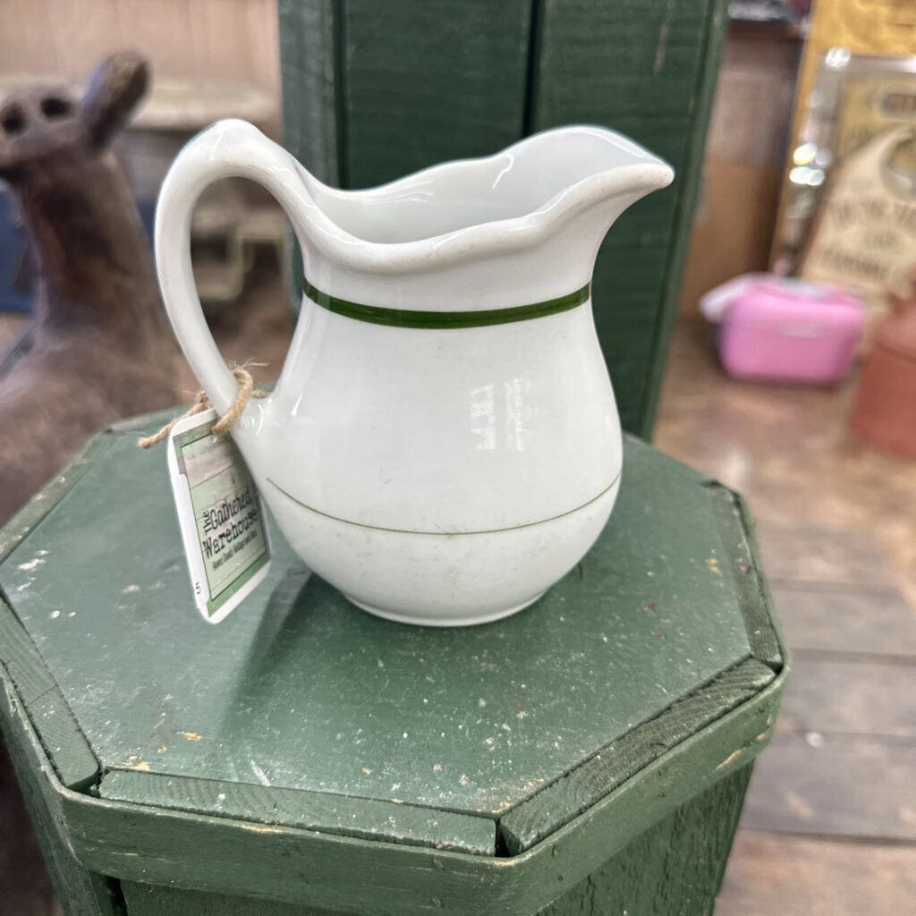 INDIVIDUAL CREAMER PITCHER
