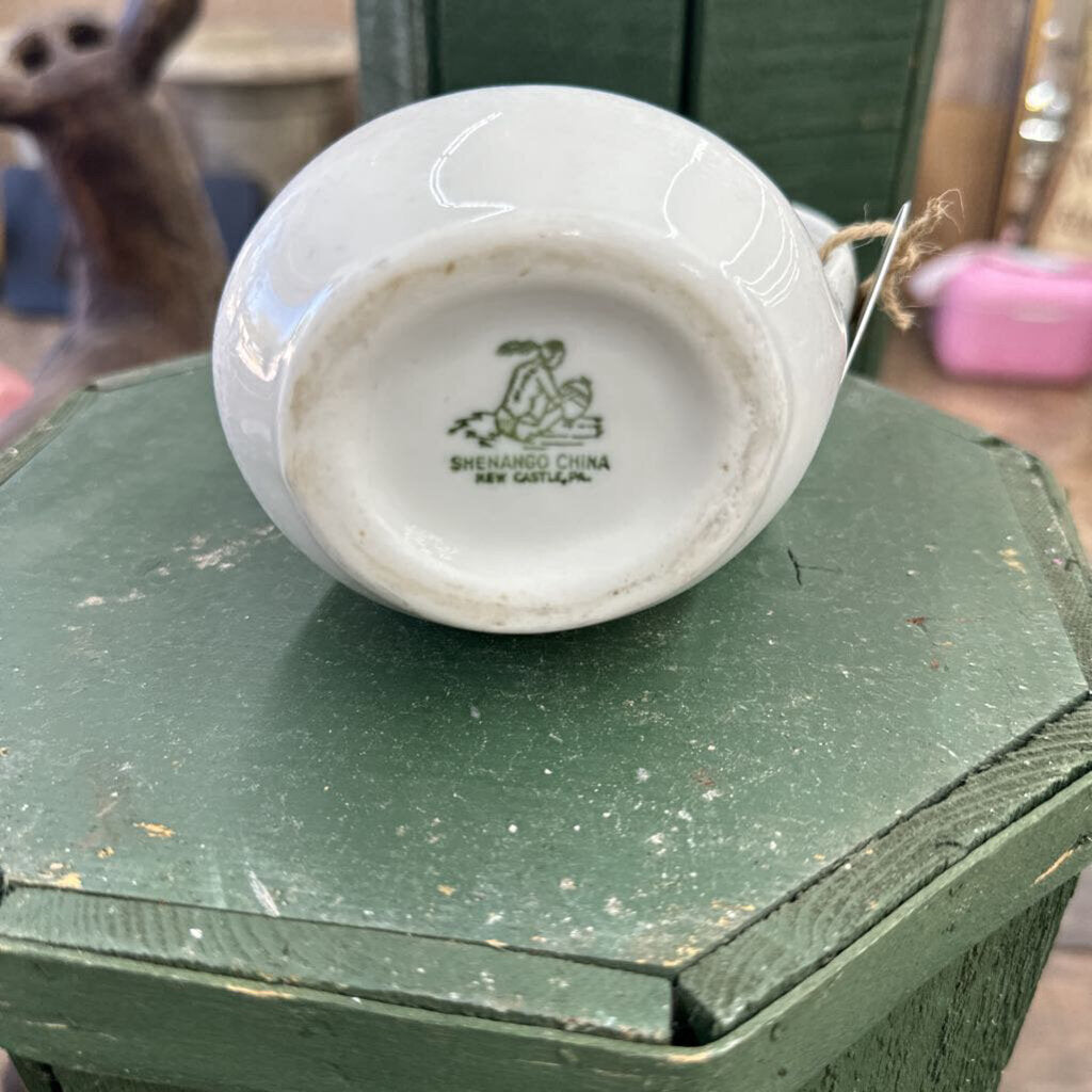 INDIVIDUAL CREAMER PITCHER