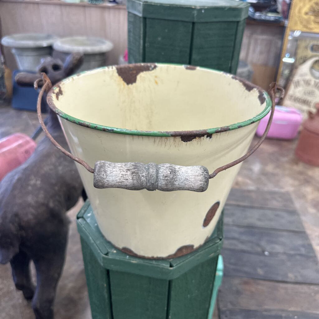 ENAMEL PAIL WITH HANDLE