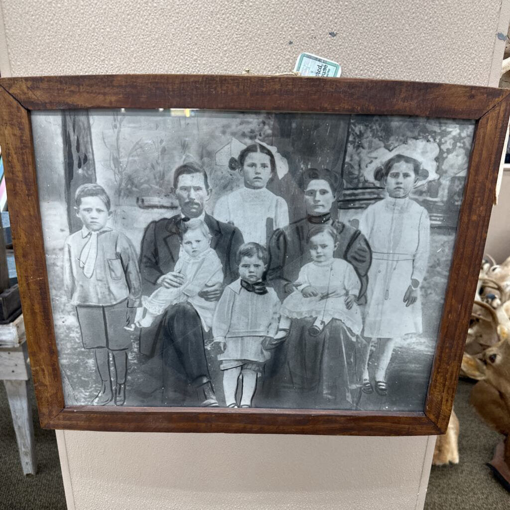 FRAMED FAMILY PORTRAIT