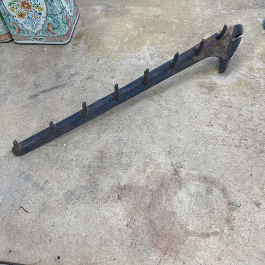 WALL MOUNT IRON UTILITY HOOK RACK