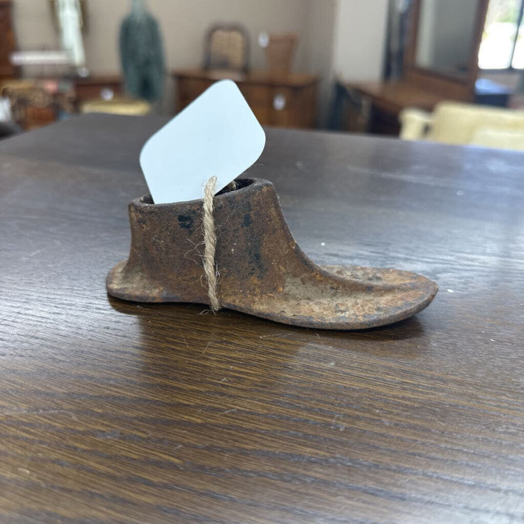 CAST IRON COBBLER'S SHOE LAST/MOLD