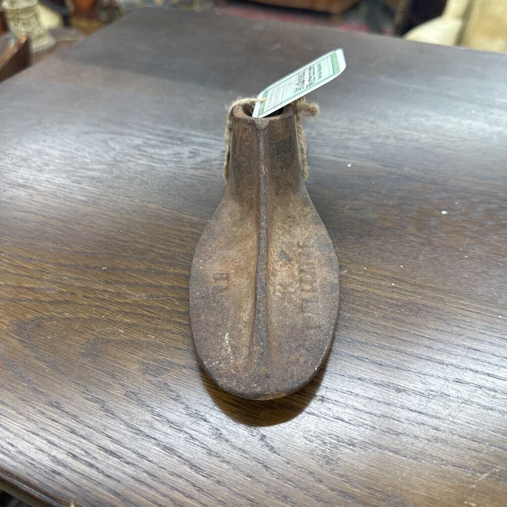 CAST IRON COBBLER'S SHOE LAST/MOLD