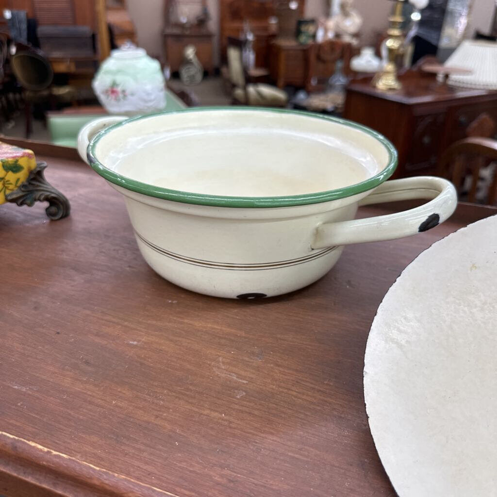 DOUBLE HANDLE ENAMEL POT WITH LID