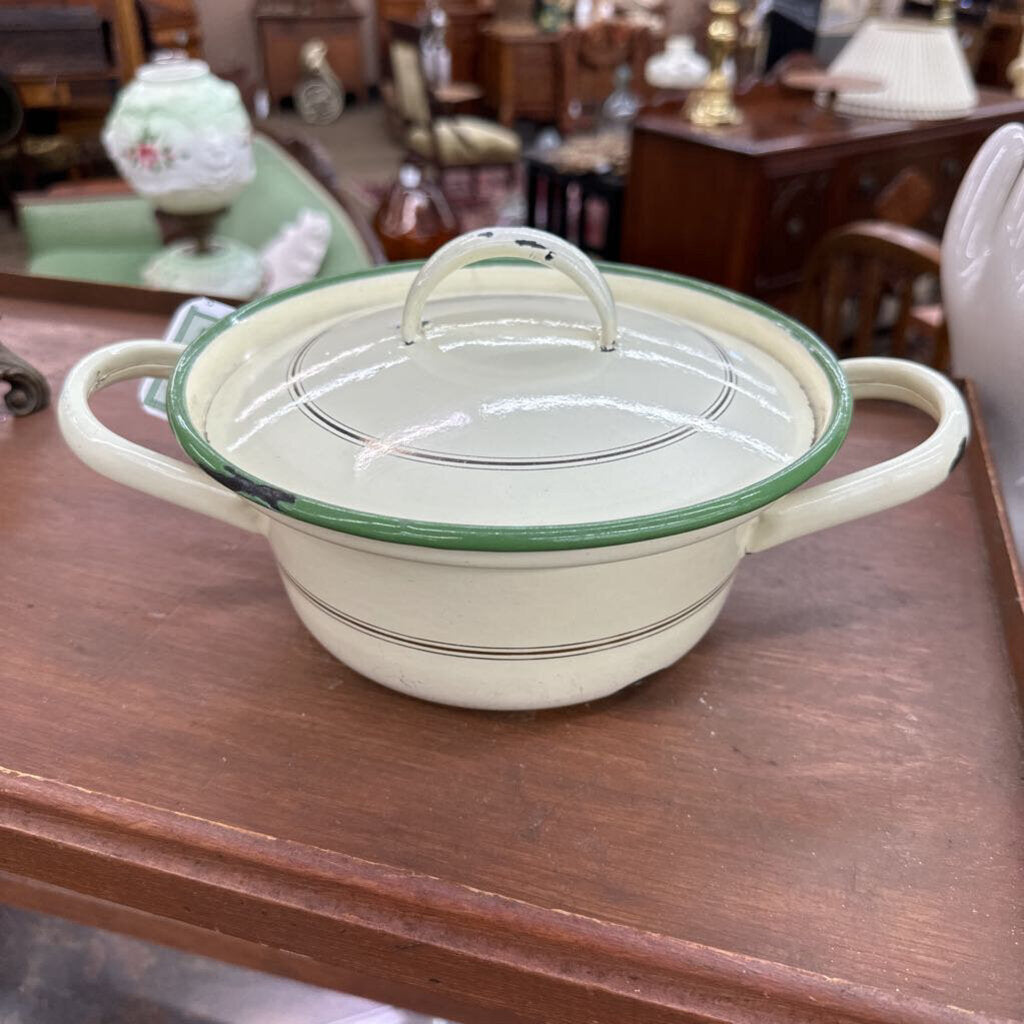 DOUBLE HANDLE ENAMEL POT WITH LID