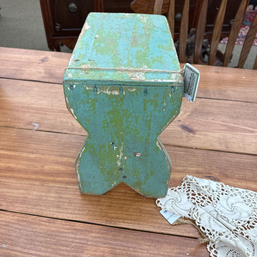PRIMITIVE FOOT STOOL