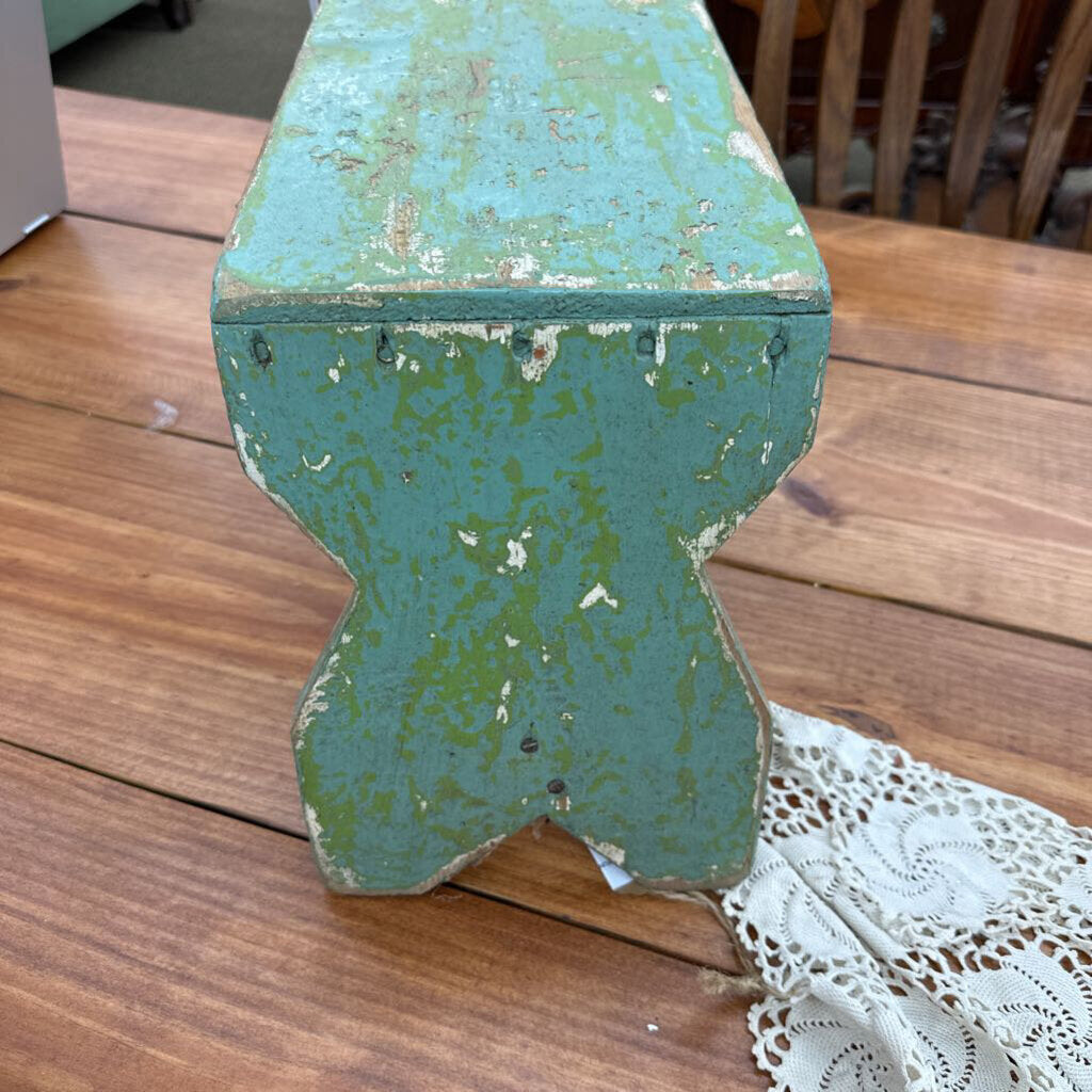 PRIMITIVE FOOT STOOL