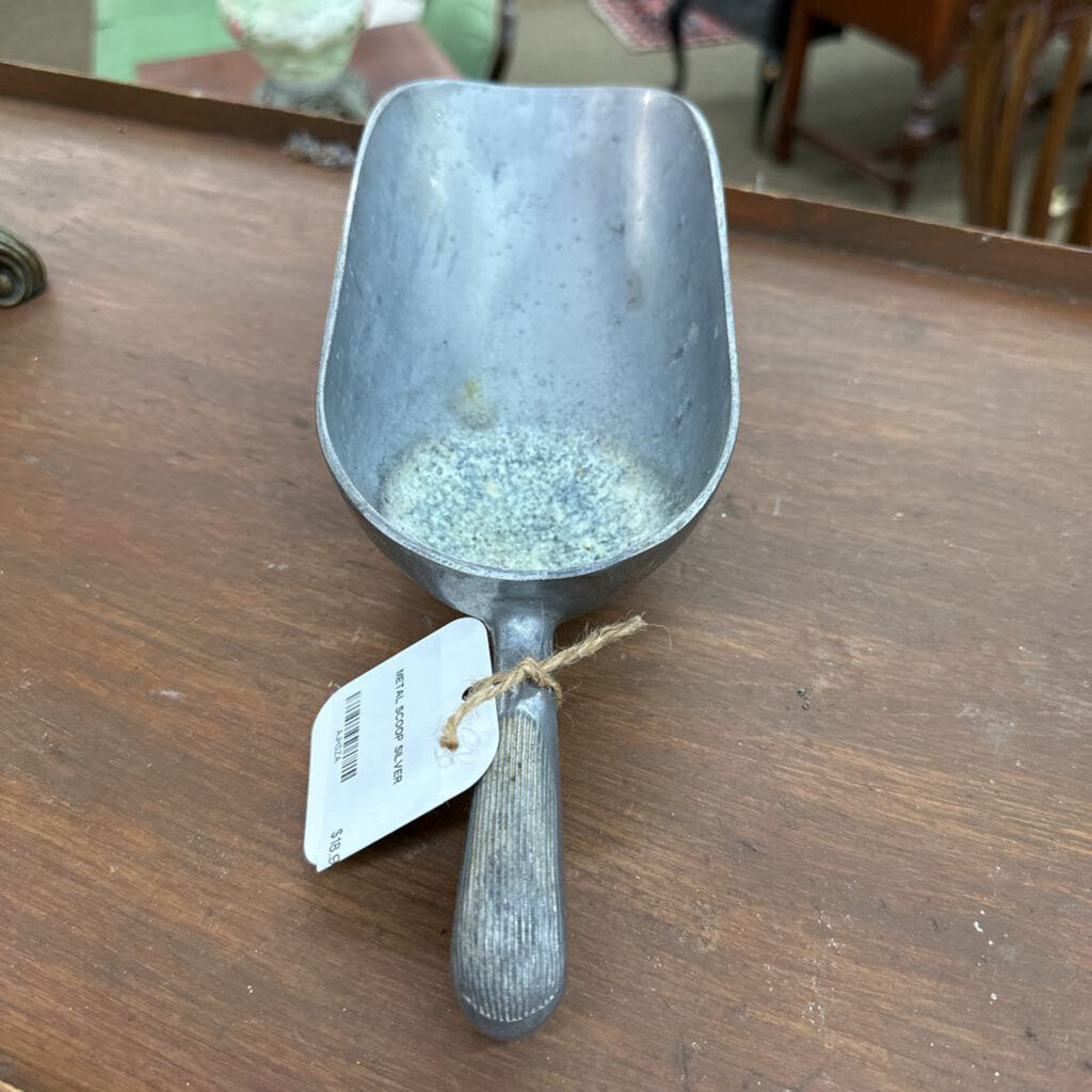 METAL SCOOP