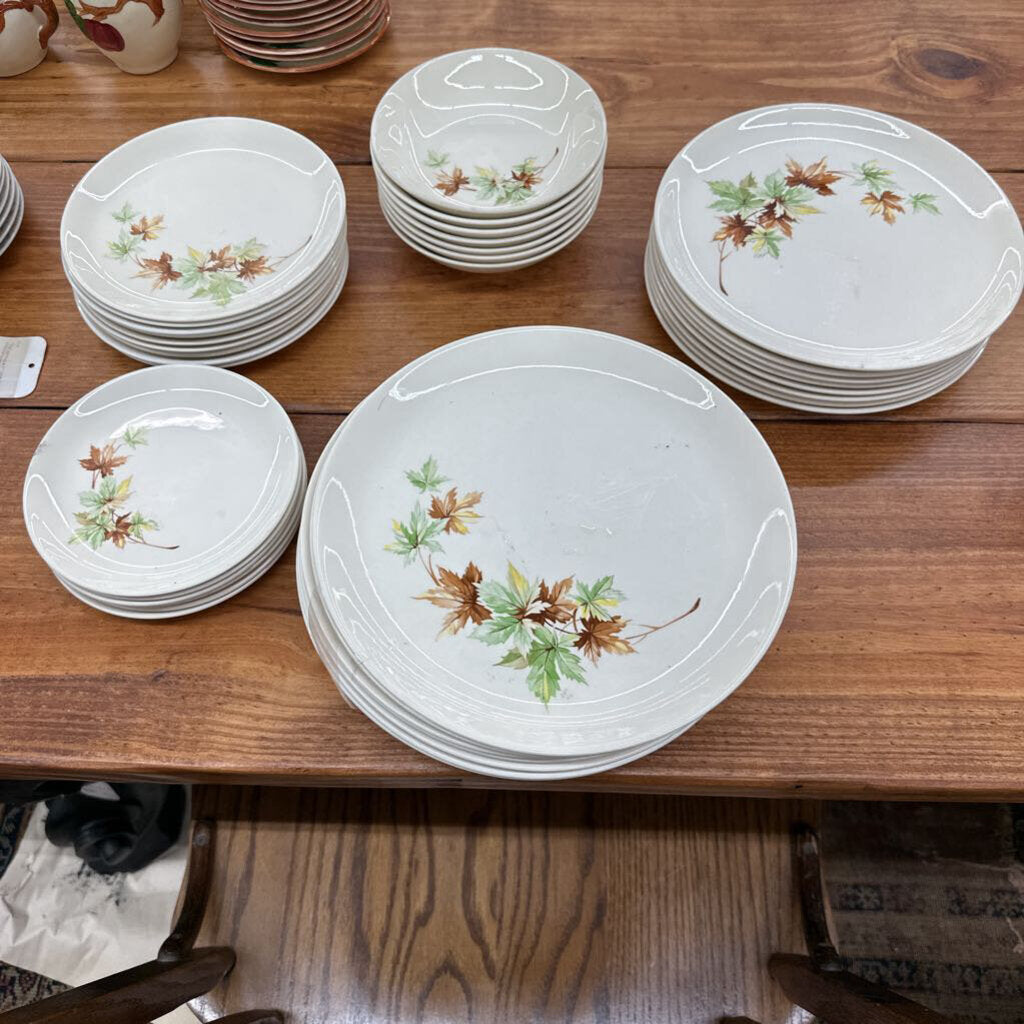 VINTAGE 1950'S SALEM MAPLE LEAF DISH SET
