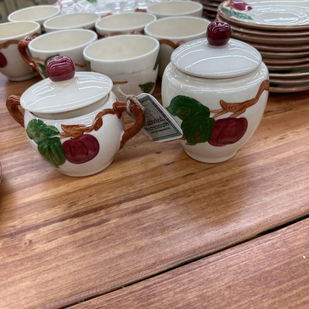 VINTAGE 1950'S FRANCISCAN APPLE DISH SET