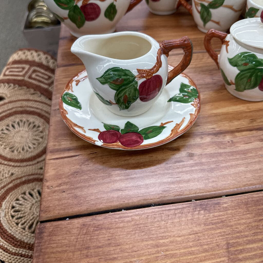 VINTAGE 1950'S FRANCISCAN APPLE DISH SET