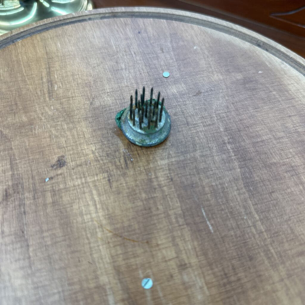 VINTAGE ROUND METAL FLOWER FROG