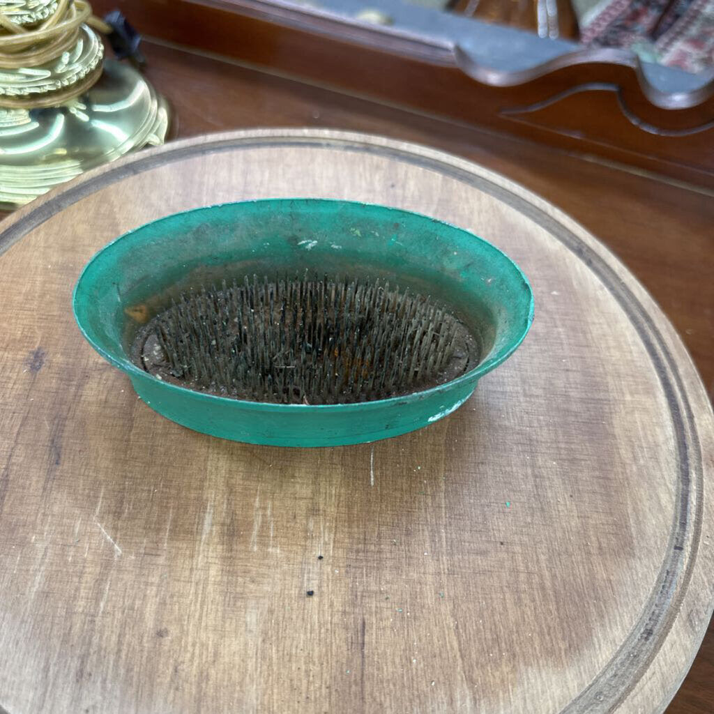 VINTAGE METAL OVAL CUP FLOWER FROG