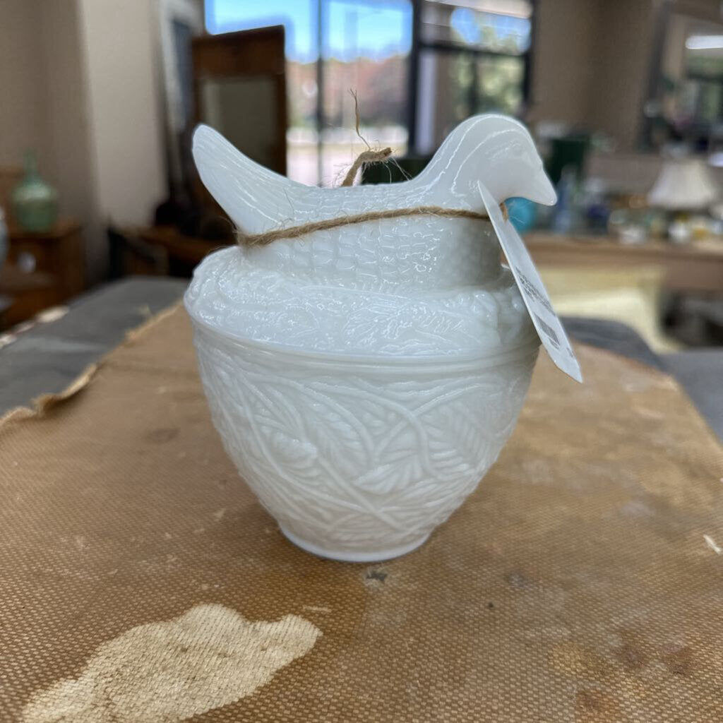 VINTAGE AVON MILK GLASS BIRD ON NEST COVERED DISH