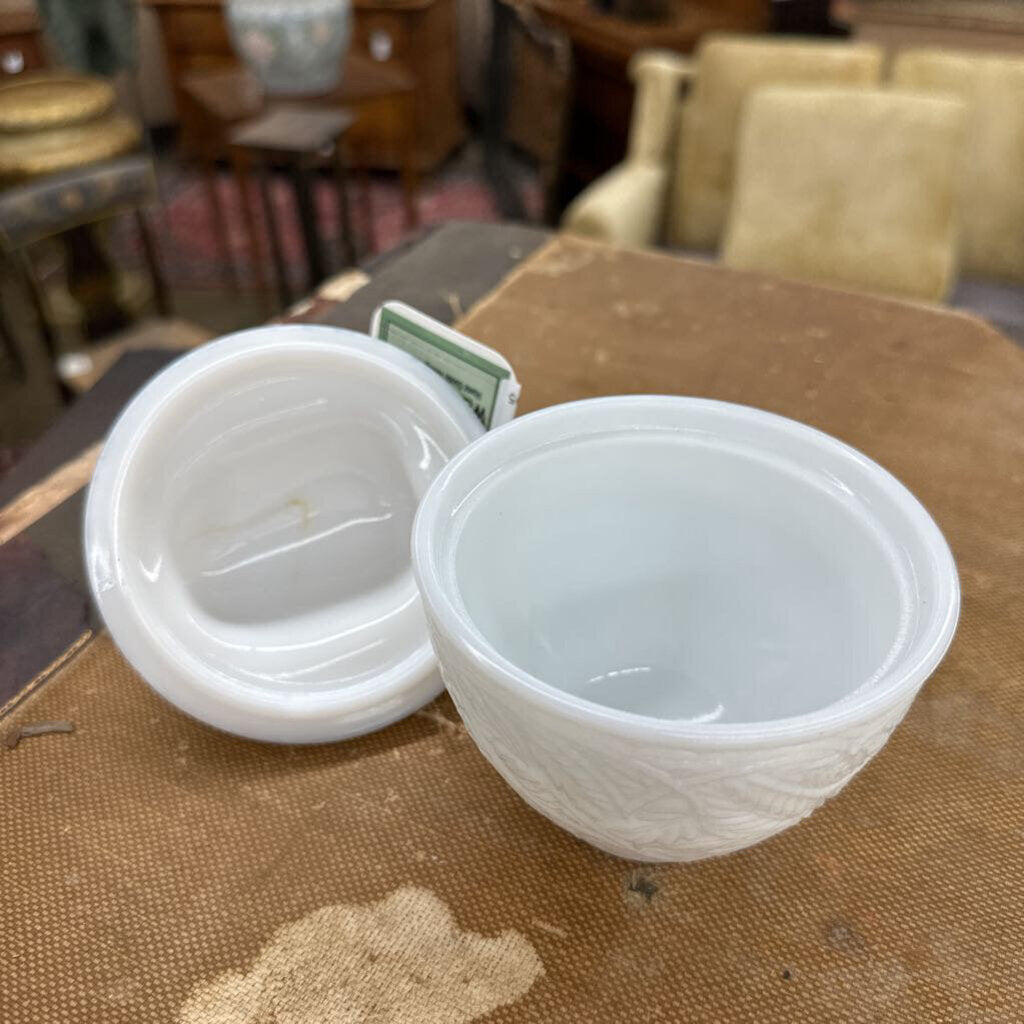 VINTAGE AVON MILK GLASS BIRD ON NEST COVERED DISH
