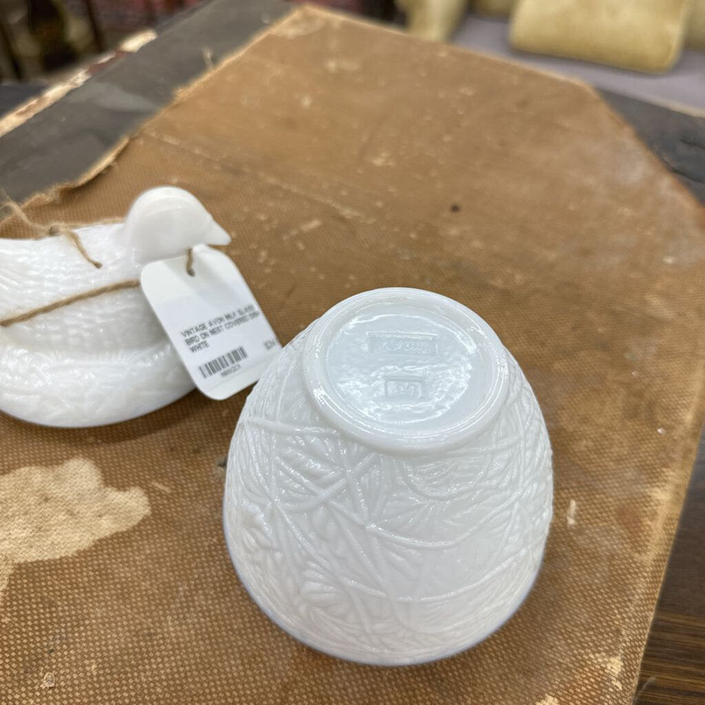 VINTAGE AVON MILK GLASS BIRD ON NEST COVERED DISH