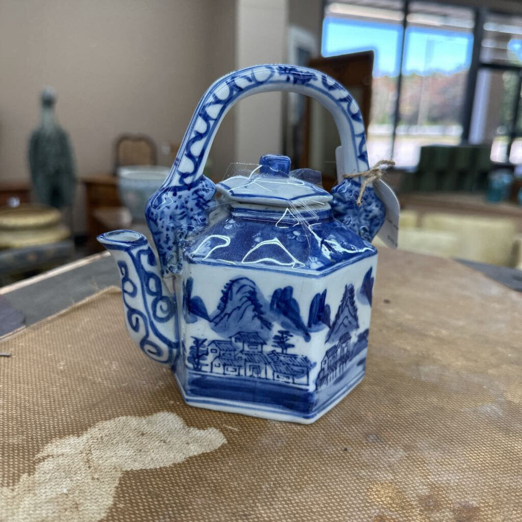 CHINOISERIE TEA POT