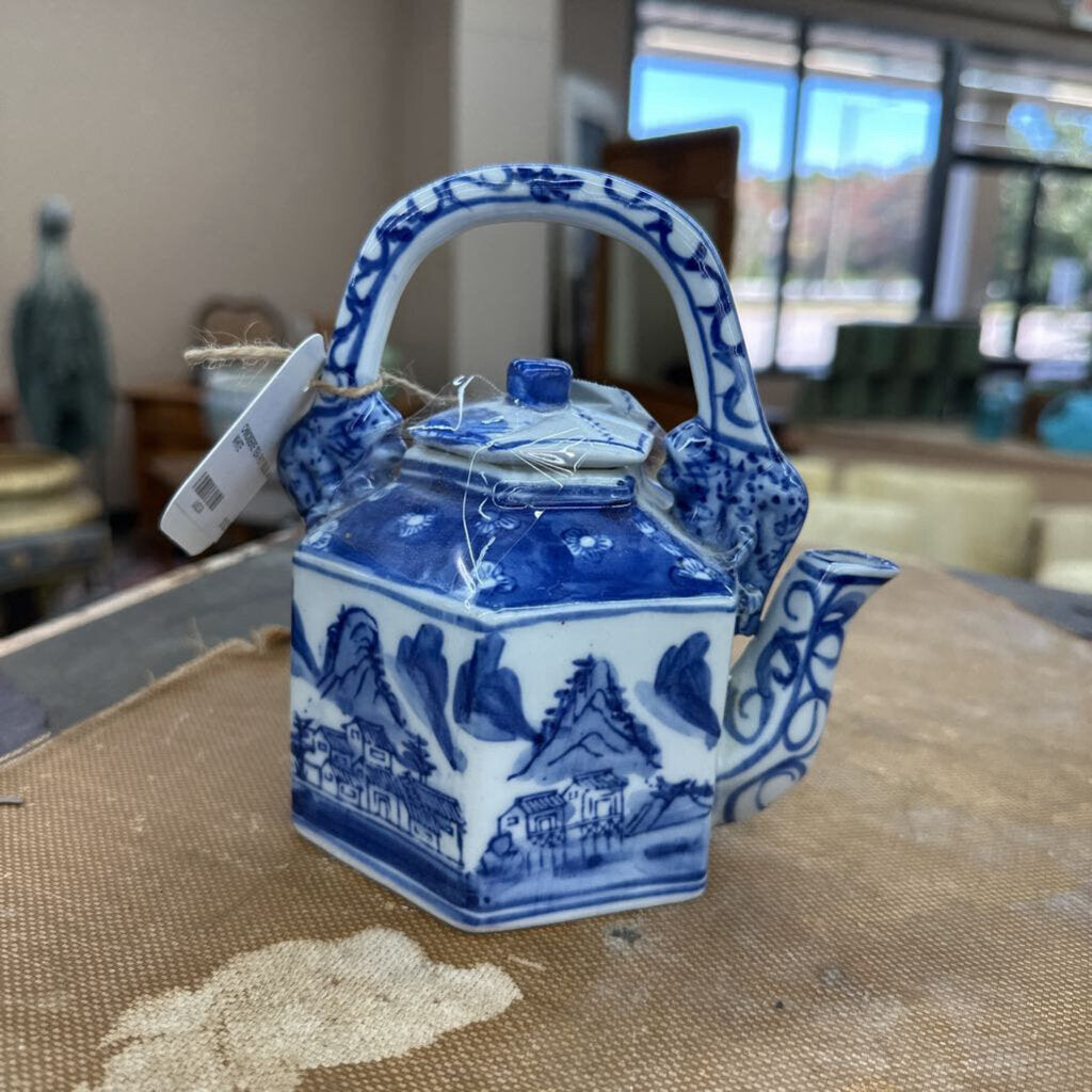 CHINOISERIE TEA POT
