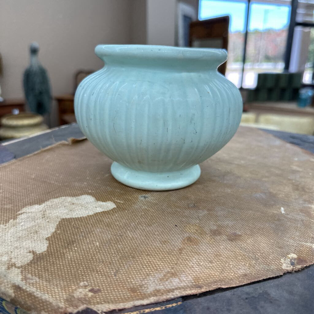 RIBBED CERAMIC PLANTER