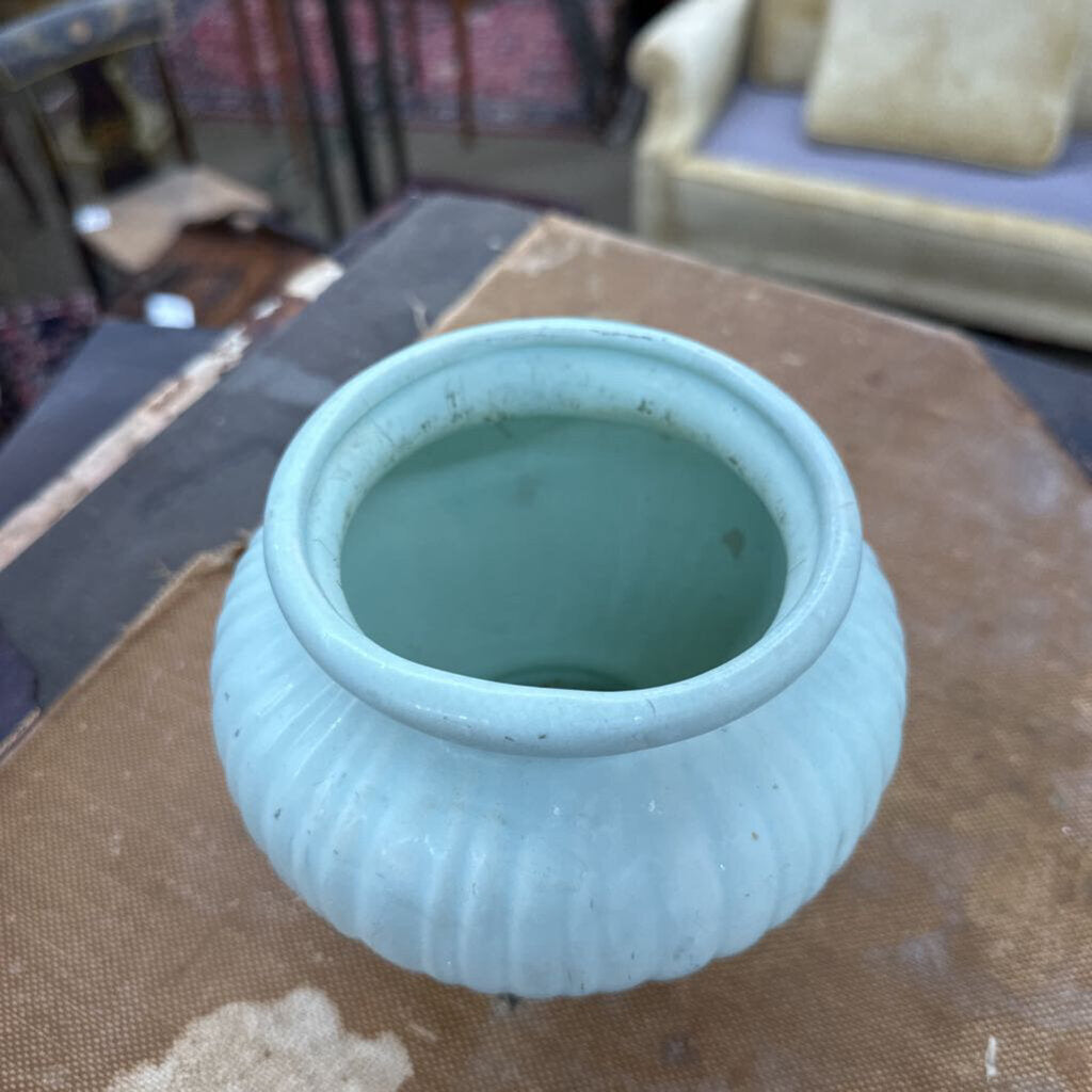 RIBBED CERAMIC PLANTER