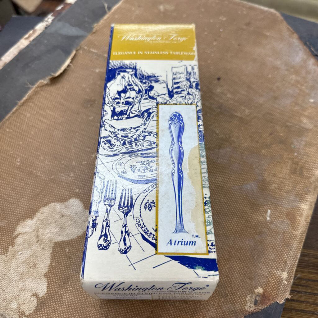 VINTAGE WASHINGTON FORGE ATRIUM FLATWARE SET IN BOX