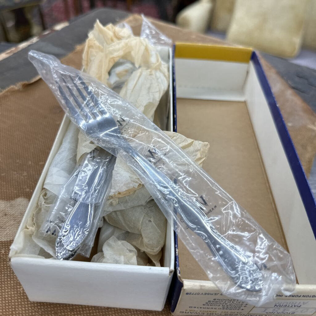 VINTAGE WASHINGTON FORGE ATRIUM FLATWARE SET IN BOX