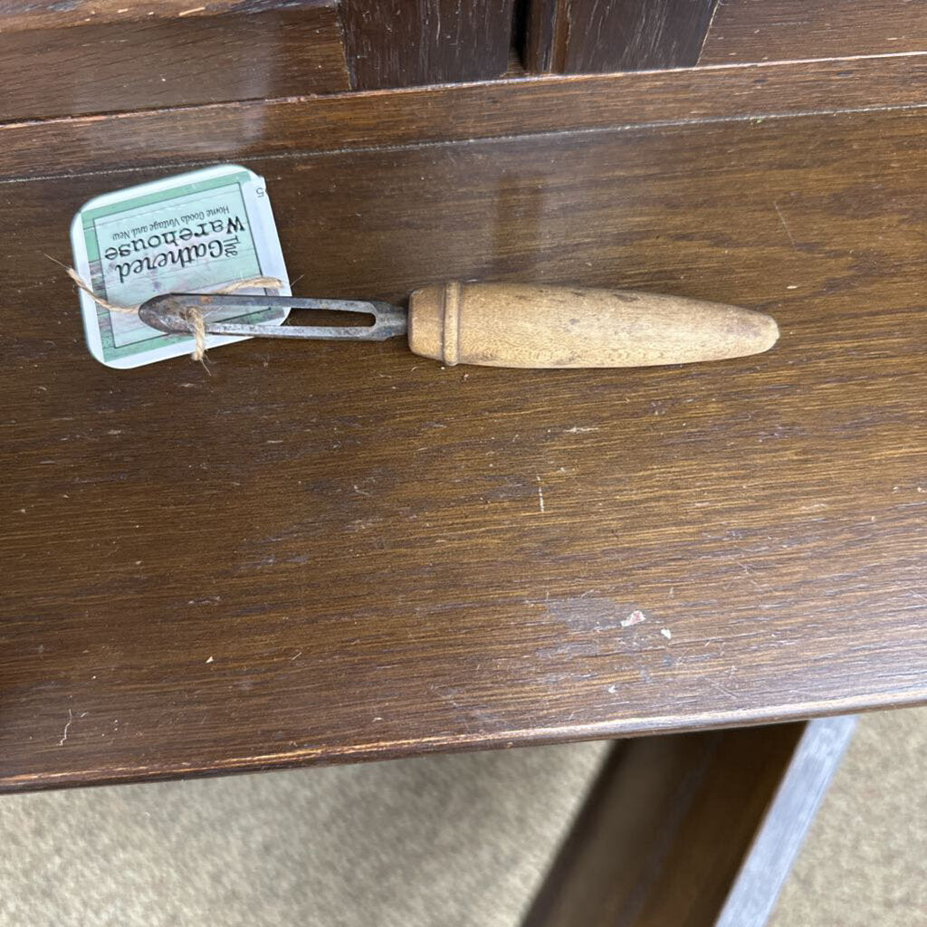 WOODEN HANDLE VEGETABLE PEELER