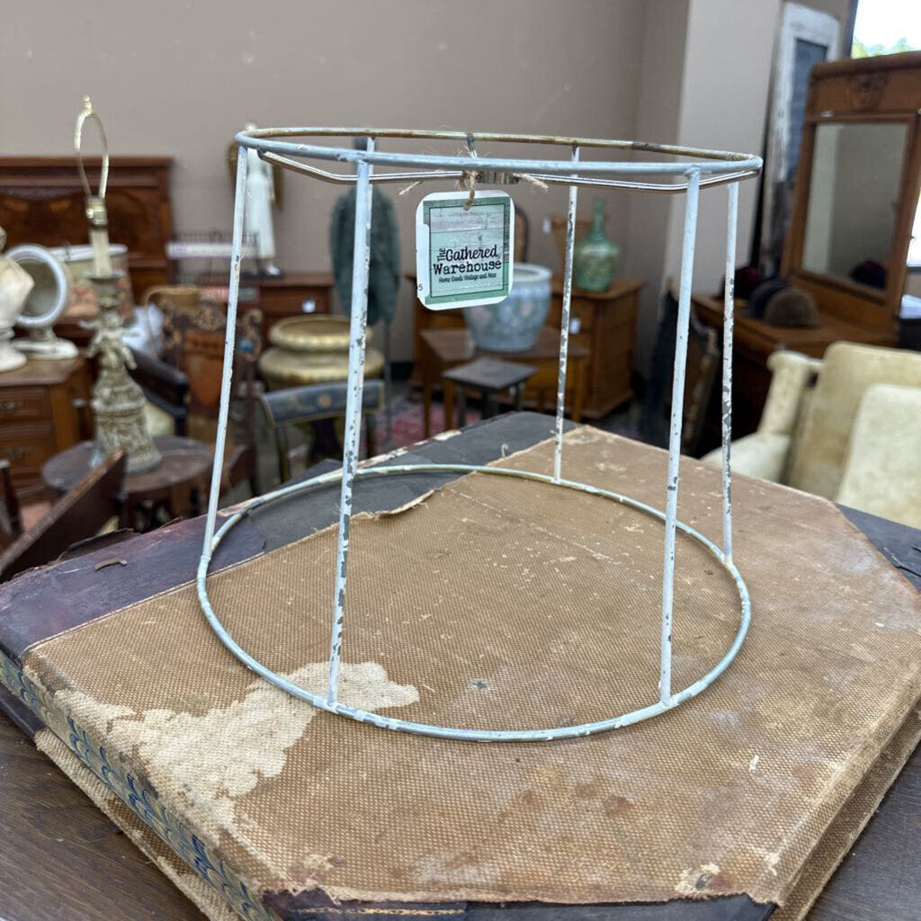 DECONSTRUCTED ROUND LAMP SHADE