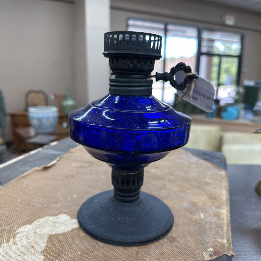 METAL AND GLASS KEROSENE LAMP BASE