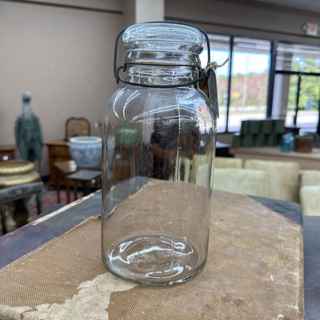 VINTAGE JAR WITH WIRE BAIL HANDLE AND LID