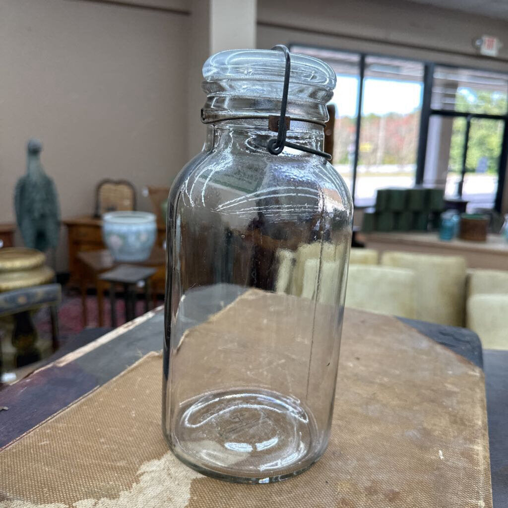 VINTAGE JAR WITH WIRE BAIL HANDLE AND LID