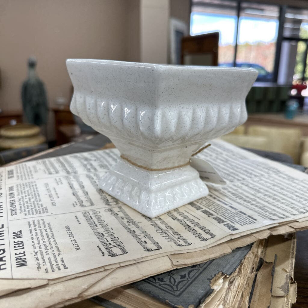 PEDESTAL PLANTER