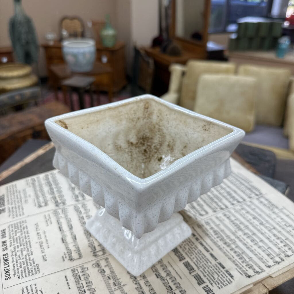 PEDESTAL PLANTER