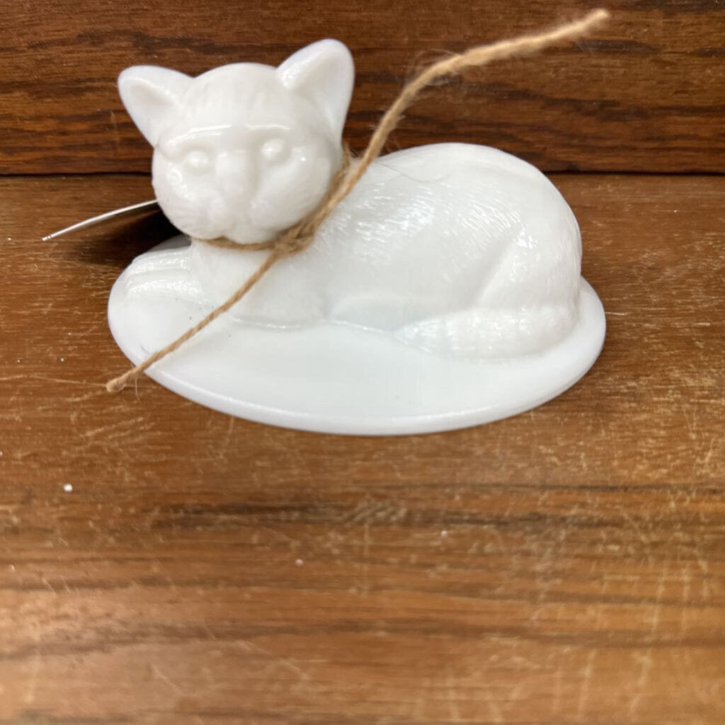 MILK GLASS WESTMORELAND CAT DISH LID