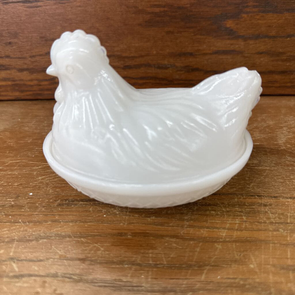 OPALESCENT MILK GLASS HEN ON NEST
