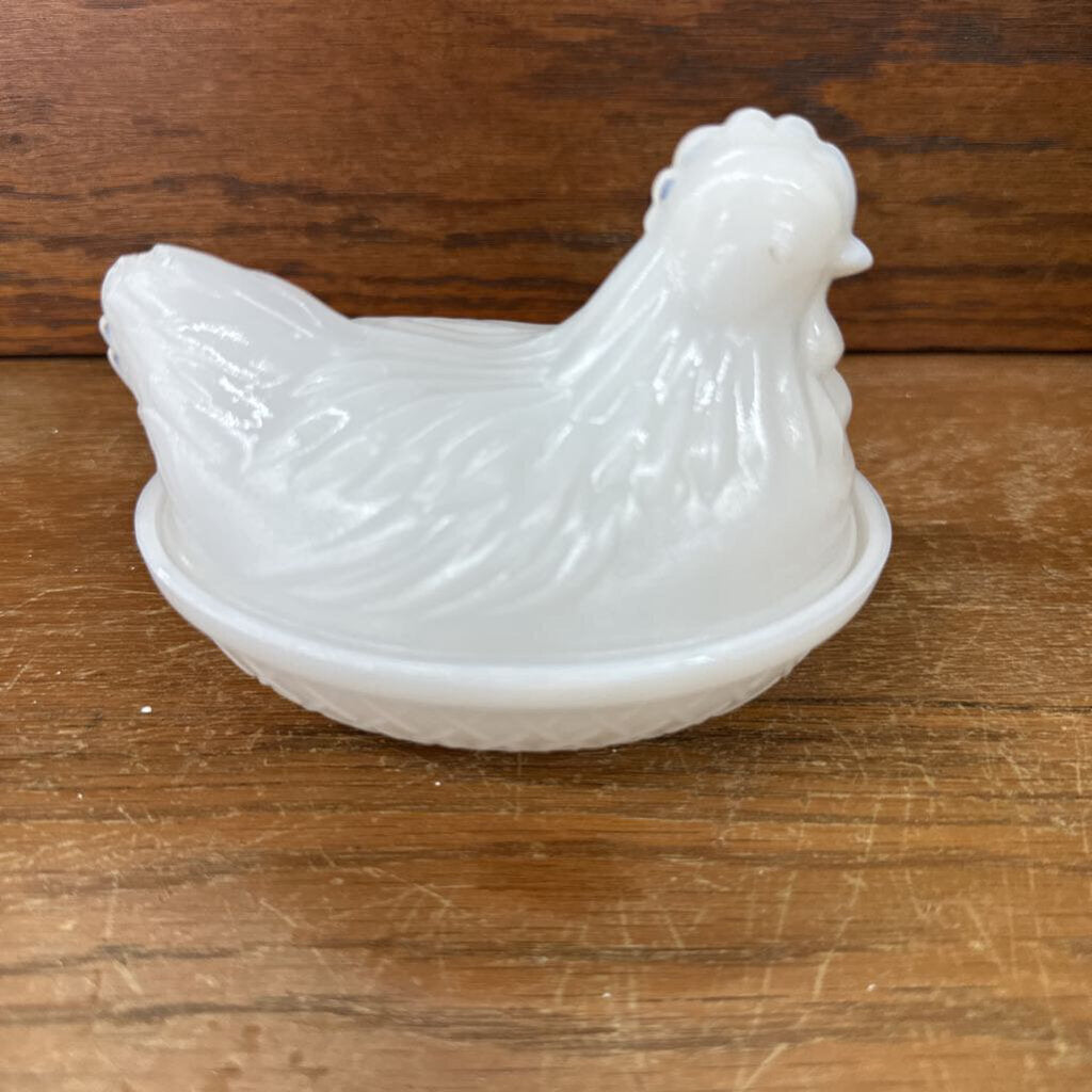 OPALESCENT MILK GLASS HEN ON NEST