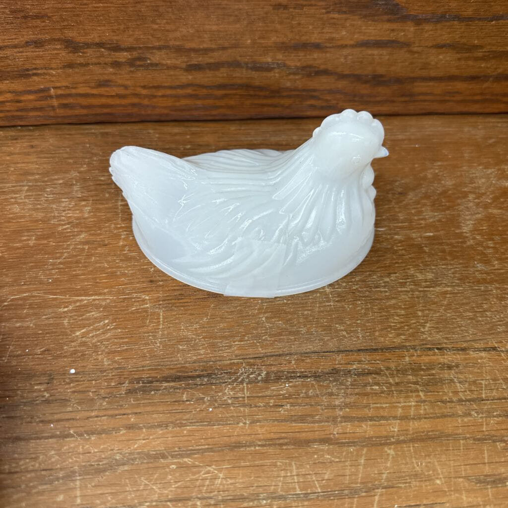 OPALESCENT MILK GLASS HEN W/O NEST