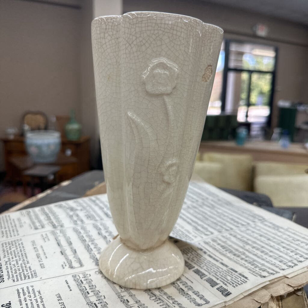 POTTERY VASE WITH CRACKLE FINISH