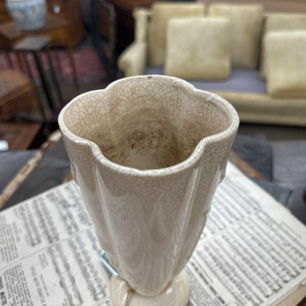 POTTERY VASE WITH CRACKLE FINISH