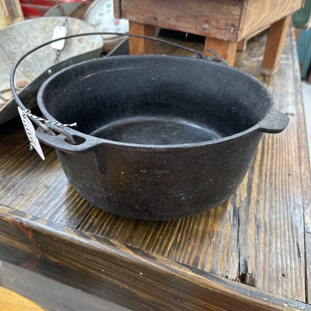 CAST IRON DUTCH OVEN