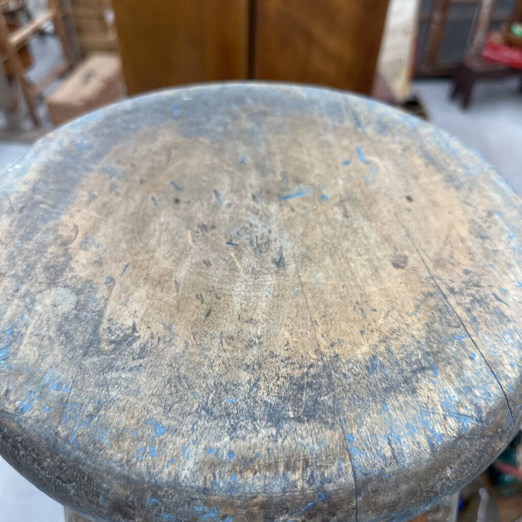 EARLY MILKING STOOL